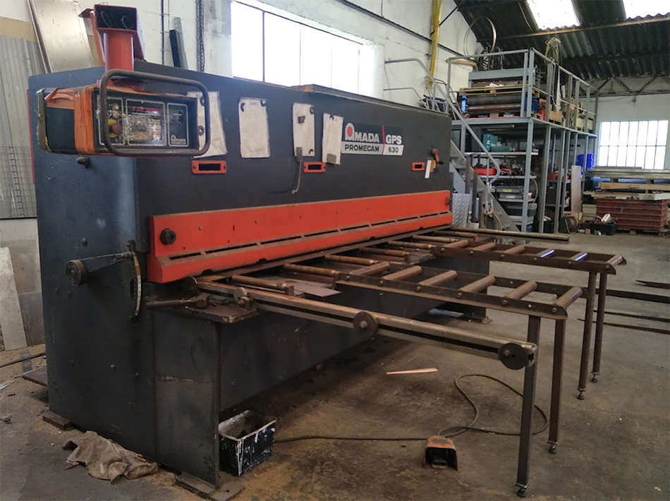 Cisaille guillotine hydraulique AMADA GPS 630