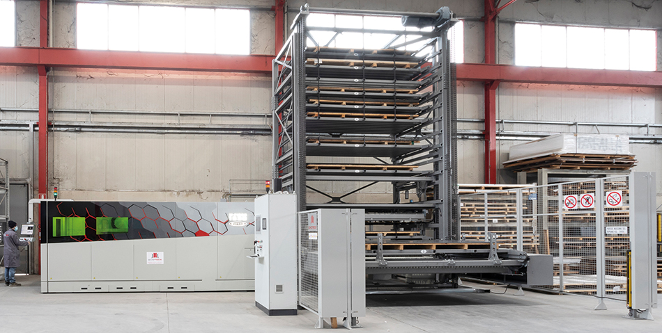 Tour de stockage avec système de chargement et déchargement automatique